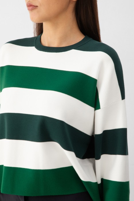 свитер  из италии вид сбоку