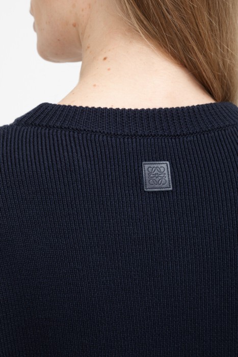 Товар синего цвета с внутренней стороны