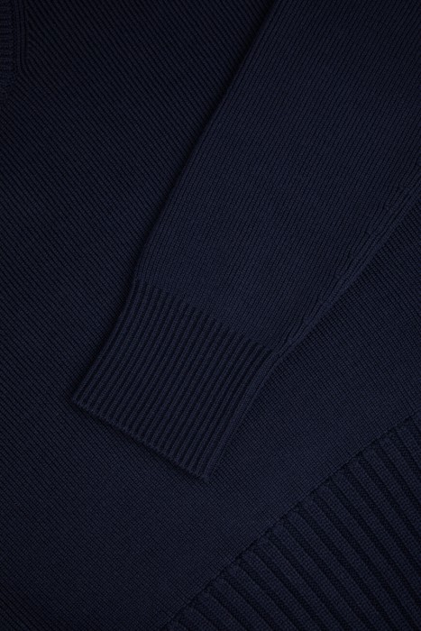 свитер  универсального стиля с лицевой стороны