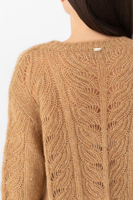 Товар бежевого цвета с внутренней стороны