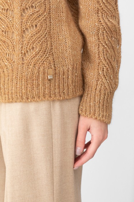 свитер  из трикотажа с блестящими нитями спереди