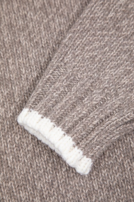 свитер  универсального стиля с лицевой стороны