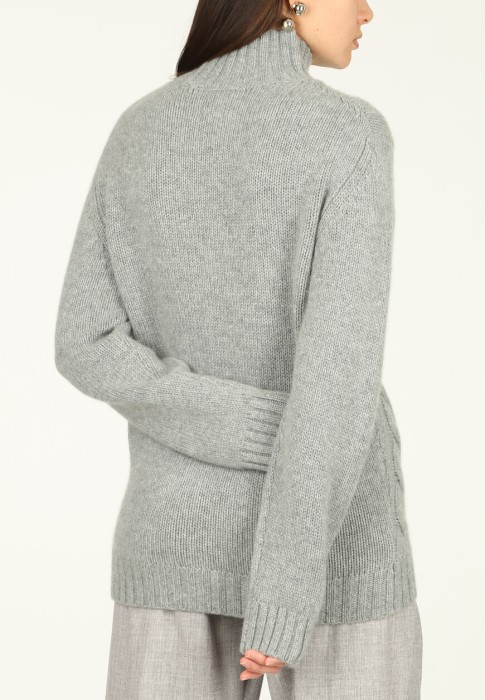 Товар серого цвета с внутренней стороны