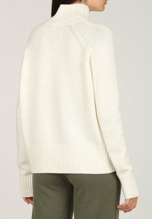 свитер  из германии вид сбоку