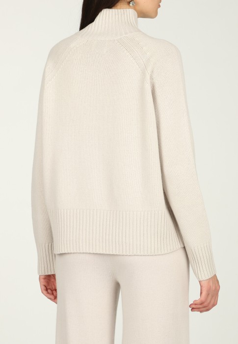 свитер  из германии вид сбоку