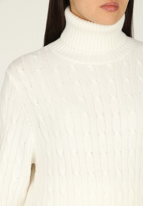 свитер  из проверенных материалов спереди