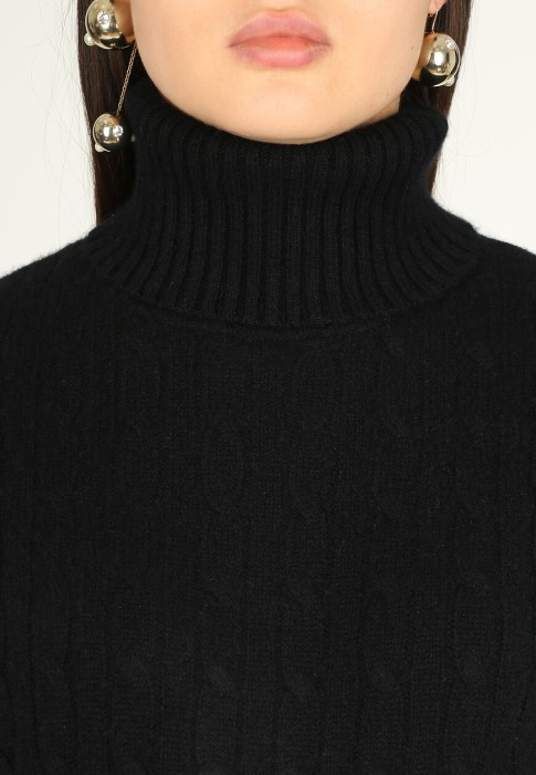 свитер  из проверенных материалов спереди