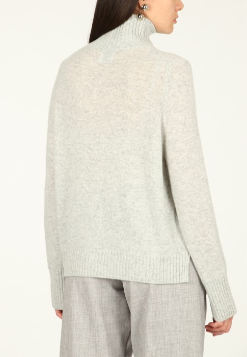 Товар серого цвета с внутренней стороны