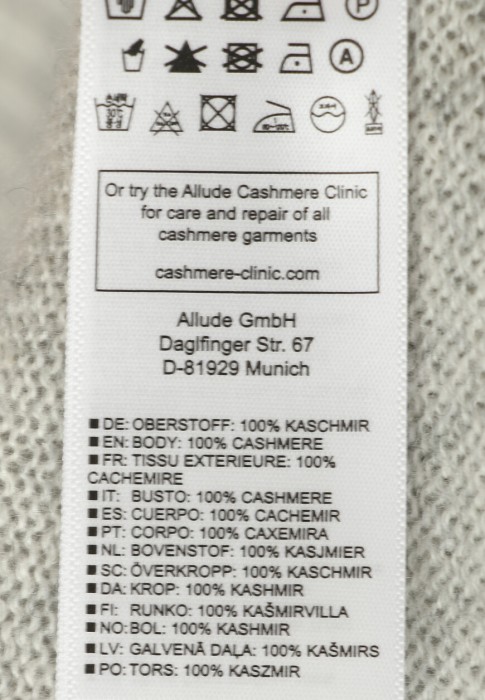 свитер  универсального стиля с лицевой стороны