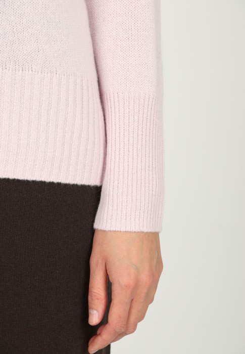 свитер  из проверенных материалов спереди