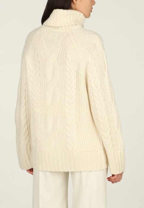 Товар белого цвета с внутренней стороны