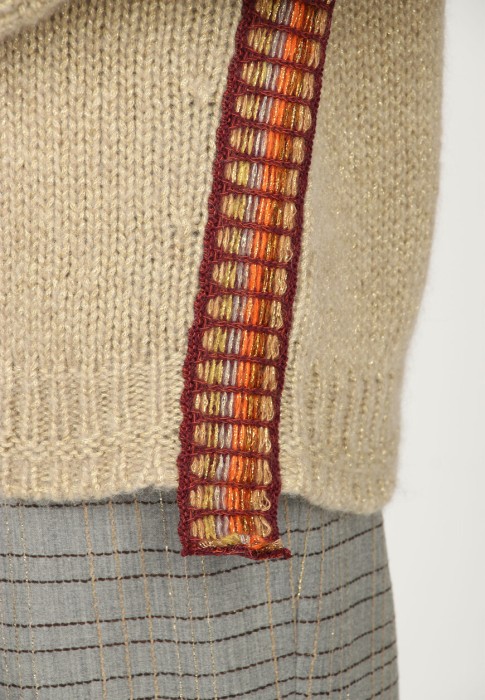 свитер  из проверенных материалов спереди