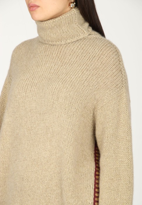 свитер  универсального стиля с лицевой стороны