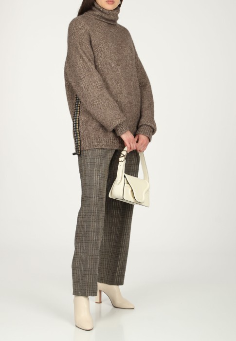 свитер  из италии вид сбоку