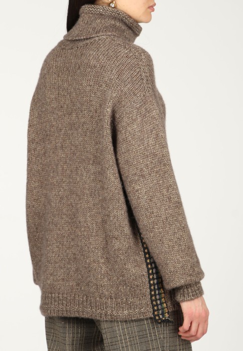 свитер  из проверенных материалов спереди