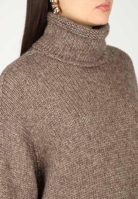 свитер  универсального стиля с лицевой стороны