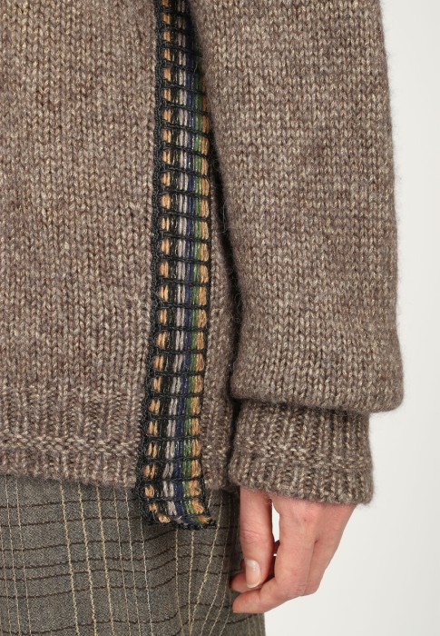 свитер  для взрослого возраста с изнаночной стороны