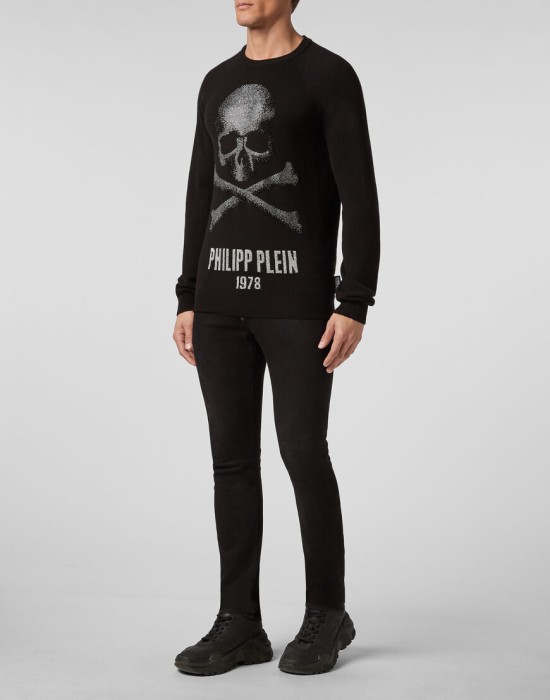 Товар черного цвета с внутренней стороны