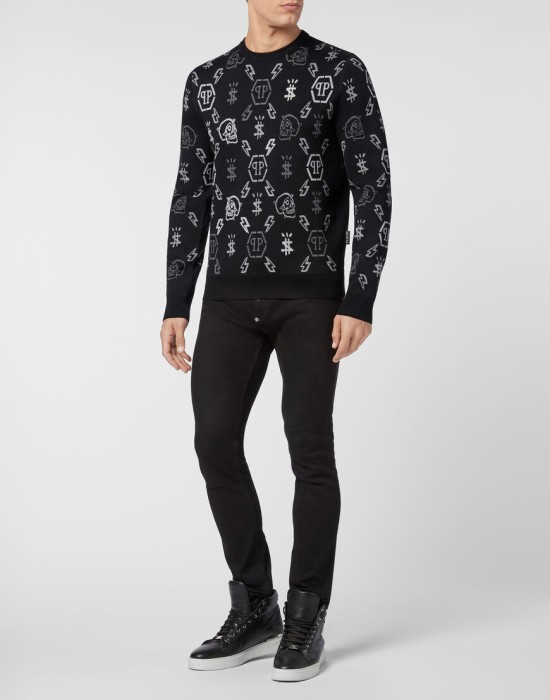 Товар черного цвета с внутренней стороны