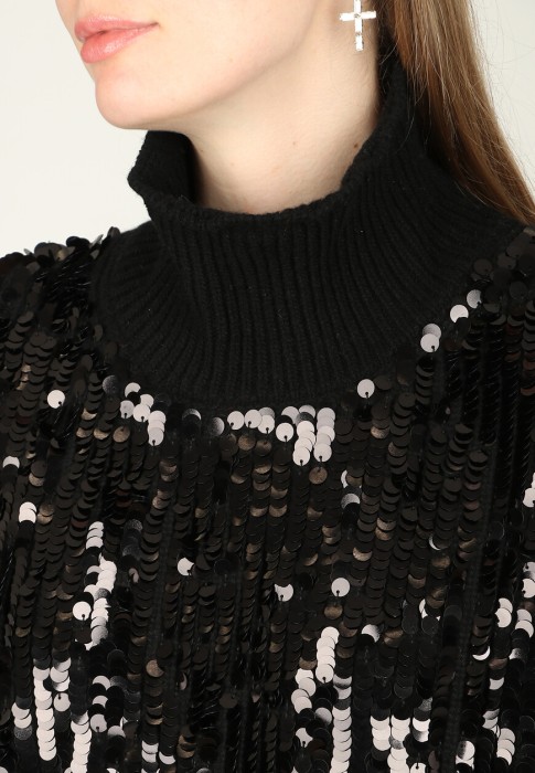 свитер  из проверенных материалов спереди