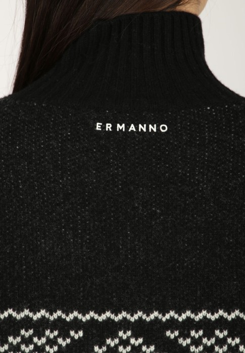 свитер  из проверенных материалов спереди