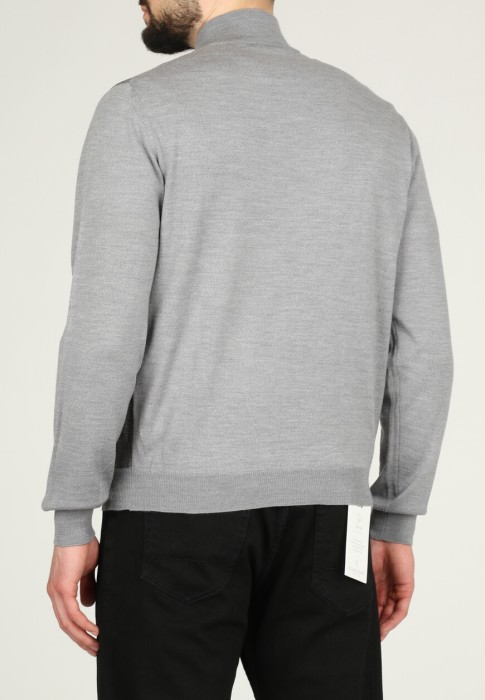 свитер  из италии вид сбоку