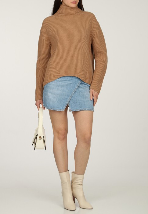 свитер  по цене 59900 руб вид справа