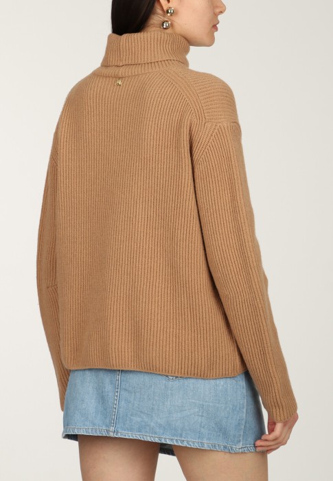 свитер  из италии вид сбоку