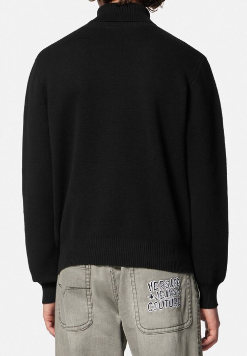 Товар черного цвета с внутренней стороны