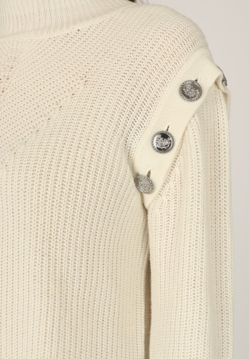 Товар белого цвета с внутренней стороны