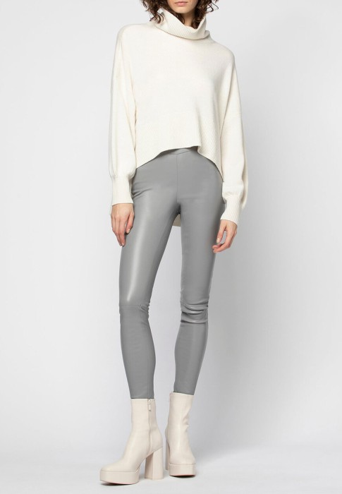 свитер  по цене 65900 руб вид справа