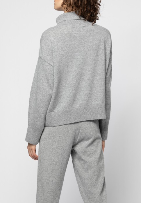 свитер  из италии вид сбоку