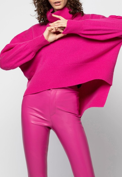 Товар розового цвета с внутренней стороны