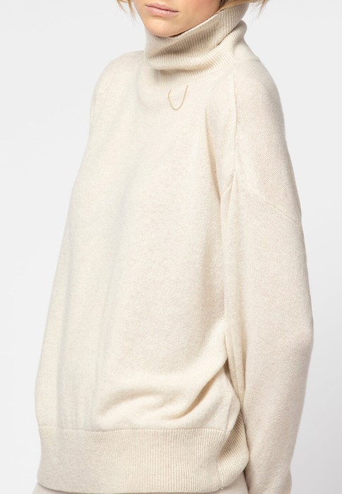 свитер  из проверенных материалов спереди