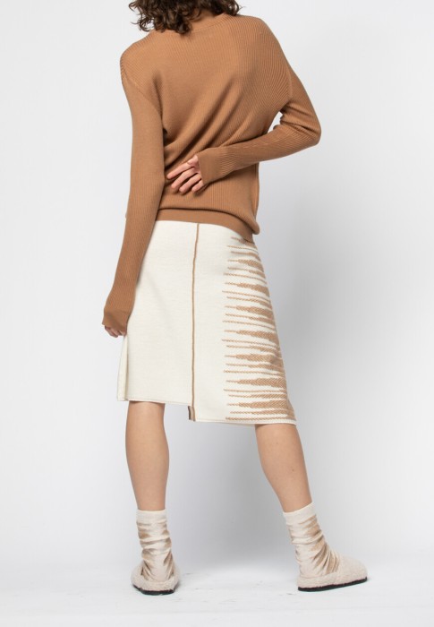 свитер  из проверенных материалов спереди