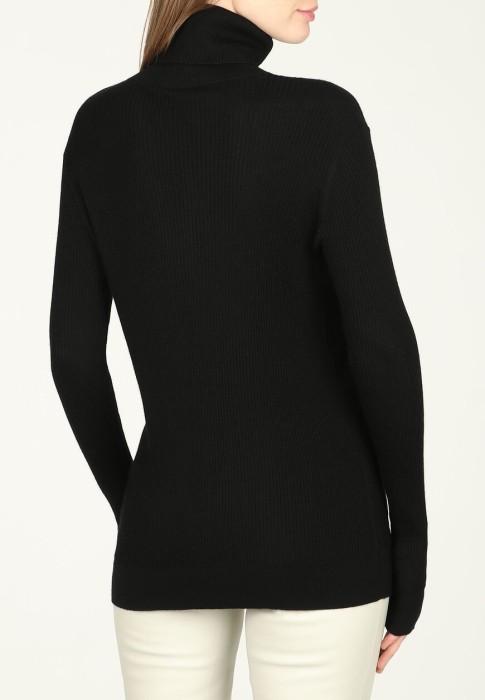 Товар черного цвета с внутренней стороны