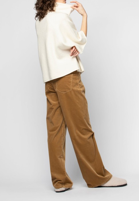 свитер  из проверенных материалов спереди