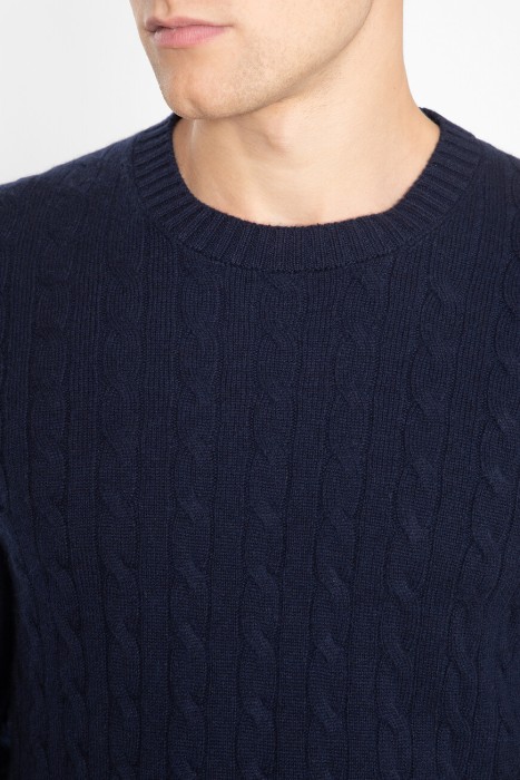 свитер  из италии вид сбоку