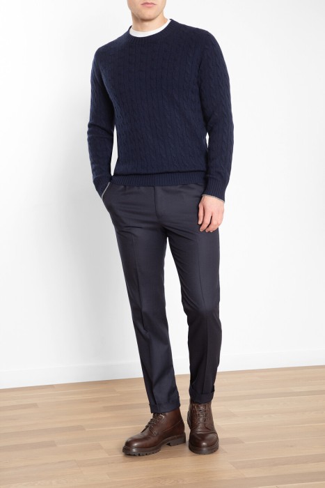 Товар синего цвета с внутренней стороны