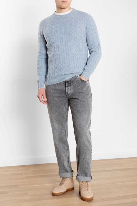 Товар голубого цвета с внутренней стороны