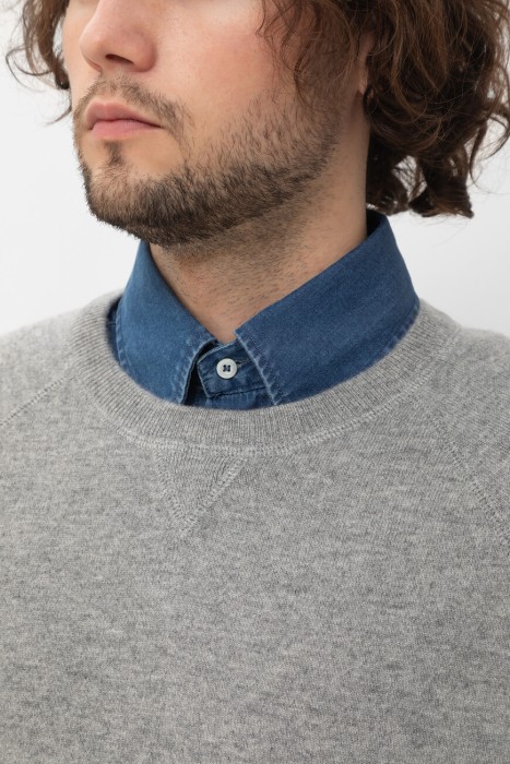 свитер  из италии вид сбоку