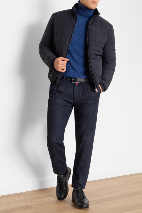 Товар синего цвета с внутренней стороны