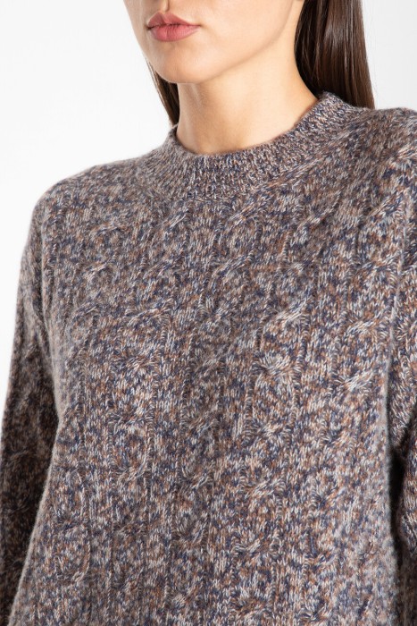 свитер  из италии вид сбоку