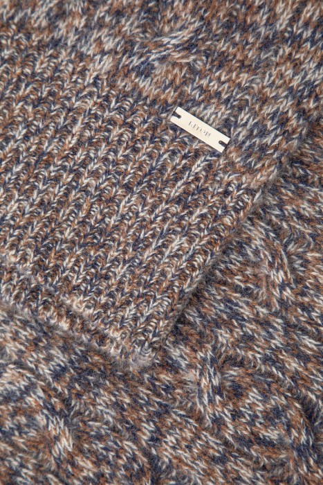 свитер  универсального стиля с лицевой стороны