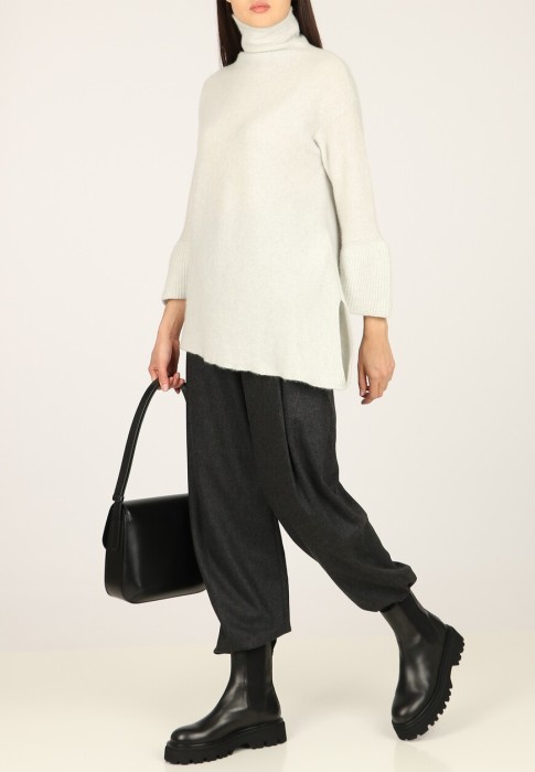 свитер  из италии вид сбоку