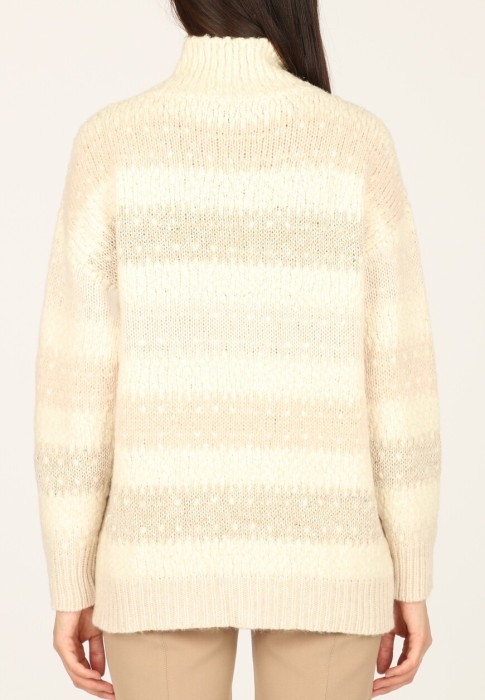 Товар белого цвета с внутренней стороны