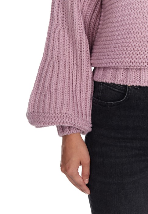 свитер  универсального стиля с лицевой стороны