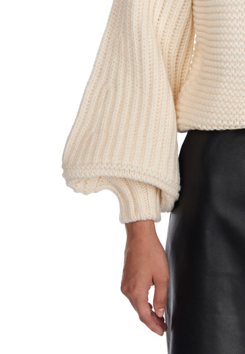 свитер  универсального стиля с лицевой стороны