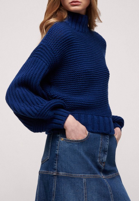 свитер  из италии вид сбоку