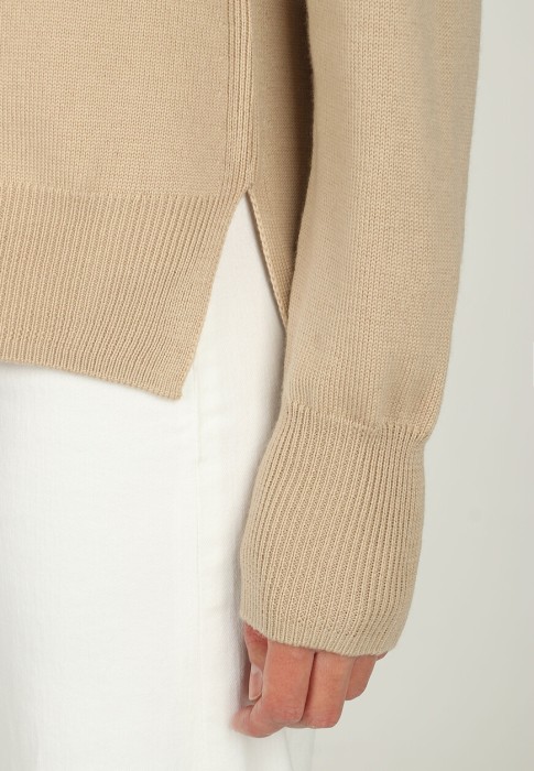 свитер  из проверенных материалов спереди